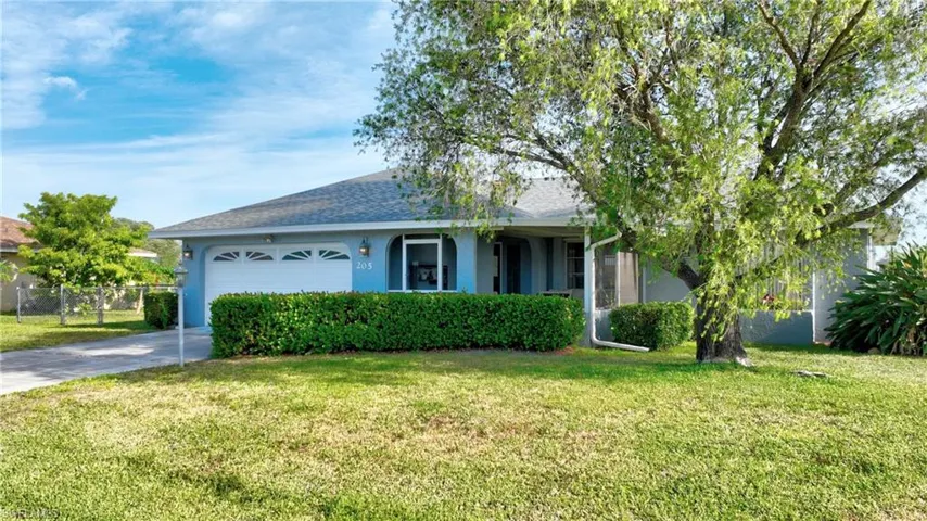 205  Eaglesmere  DR, Lehigh Acres, FL 33936