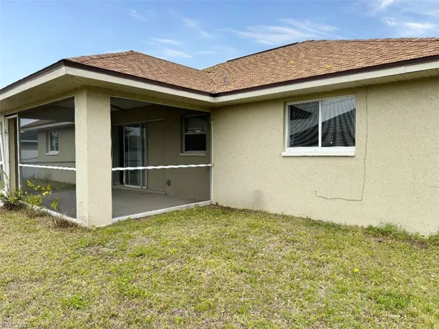 Back of house featuring a yard