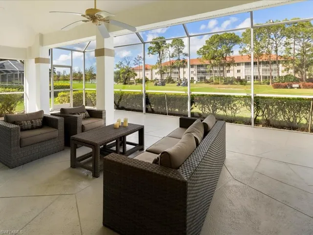 Sunroom / solarium with ceiling fan