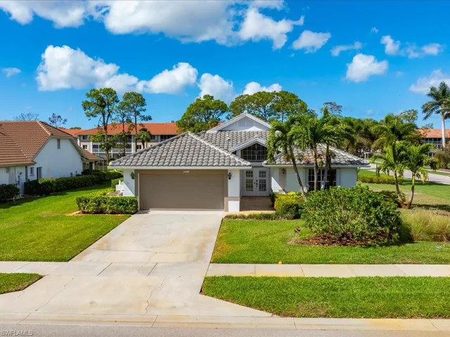 View of front facade with a garage and a front yard
