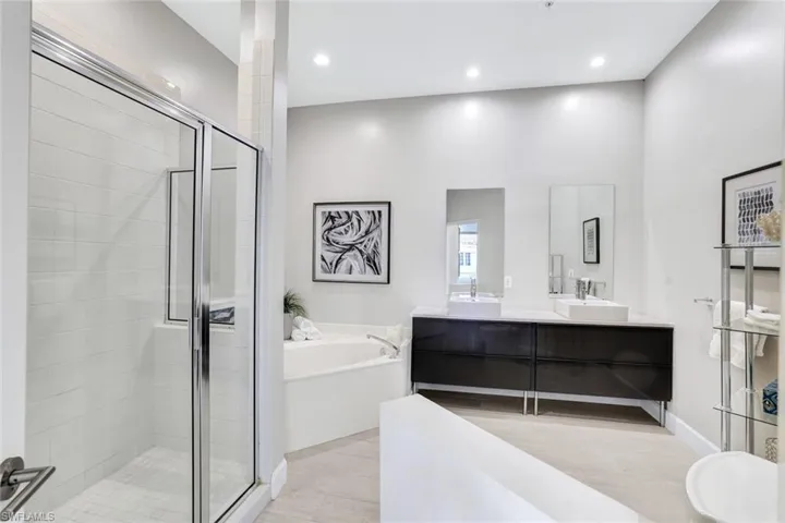 700  L Ambiance  CIR, Naples, FL 34108