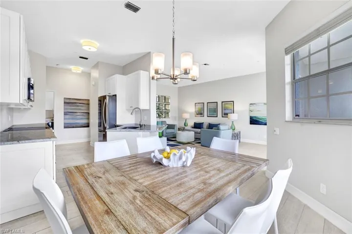 700  L Ambiance  CIR, Naples, FL 34108