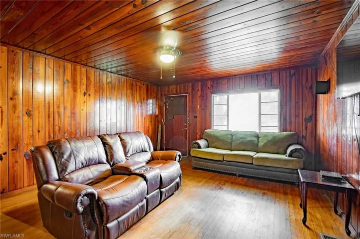 36  Mutt Thomas  RD, Clewiston, FL 33440