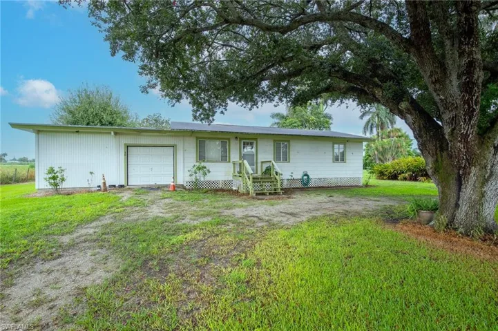 36  Mutt Thomas  RD, Clewiston, FL 33440