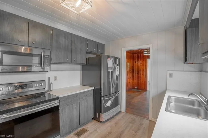 36  Mutt Thomas  RD, Clewiston, FL 33440