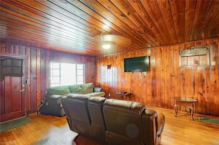 36  Mutt Thomas  RD, Clewiston, FL 33440