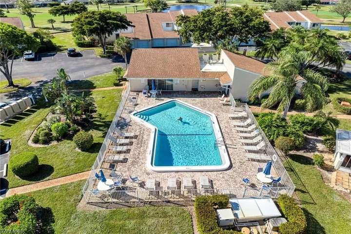 466  Bristle Cone  LN, Naples, FL 34113