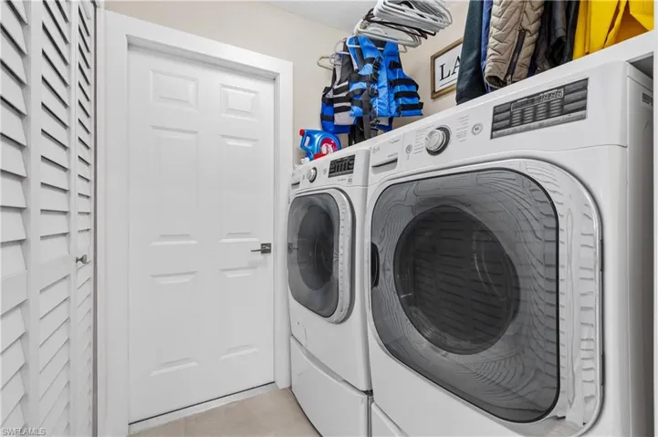 Laundry room with washer and dryer and ceramic flooring