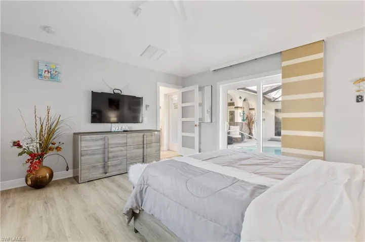 Reverse view of the guest bedroom and access to the courtyard