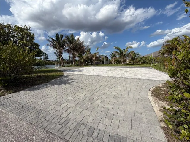 2633 Nw 24th St, Cape Coral, Florida 33993