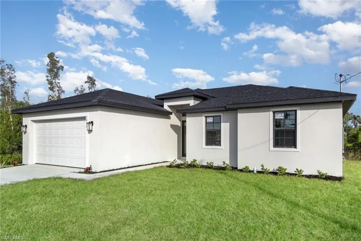 Front of  5952 ROYAL OKLEY LANE