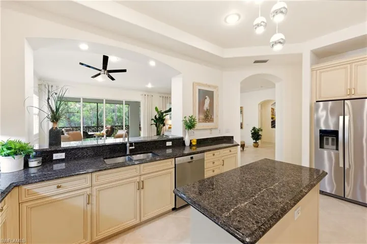 Open to living and family rooms