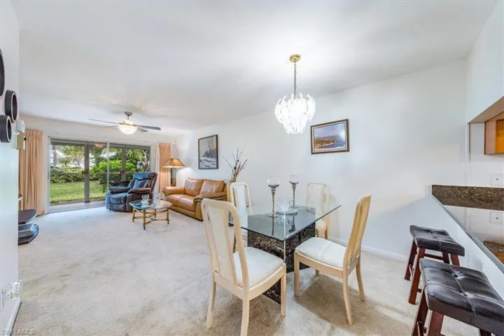 LIVINGROOM/DINNINGROOM