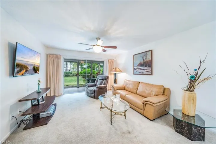 LIVING ROOM/DINNING