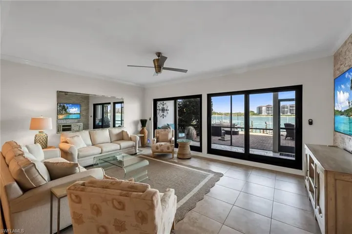 504 La Peninsula Blvd 504, Naples, Florida 34113