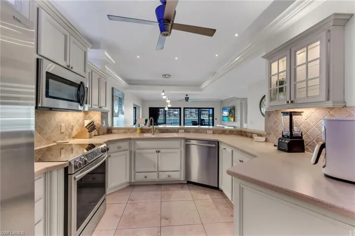 504 La Peninsula Blvd 504, Naples, Florida 34113