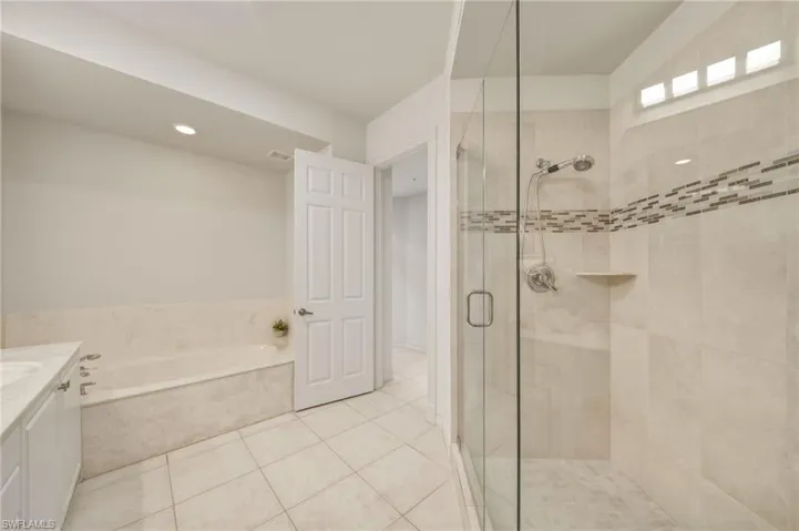 1845 Les Chateaux Blvd 303, Naples, Florida 34109