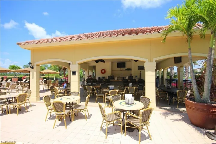Clubhouse Dining poolside