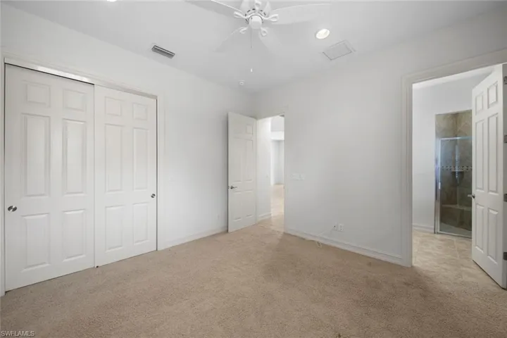 Guest bedroom w/ensuite bath