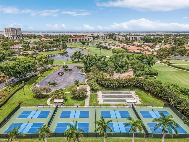 Pickleball & Bocce Ball Courts