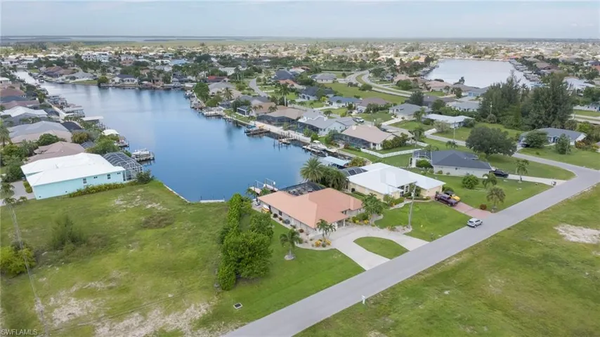 716 Sw 32nd Ct, Cape Coral, Florida 33991