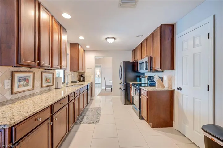 716 Sw 32nd Ct, Cape Coral, Florida 33991
