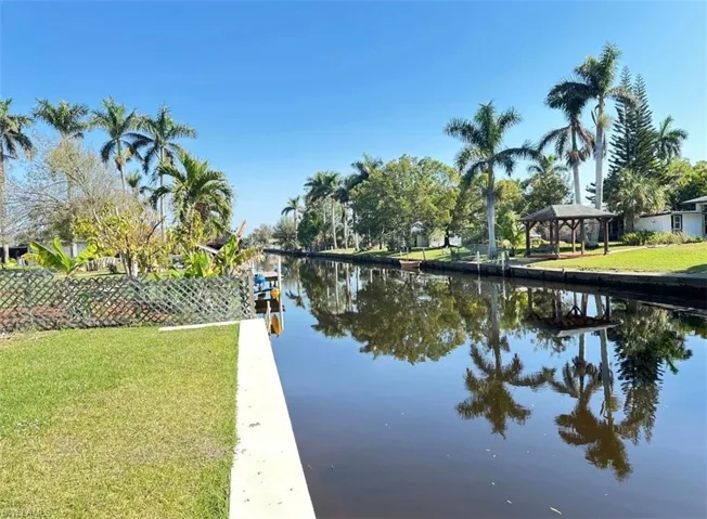 25 Estate Dr, North Fort Myers, Florida 33917