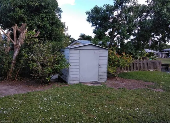 25 Estate Dr, North Fort Myers, Florida 33917