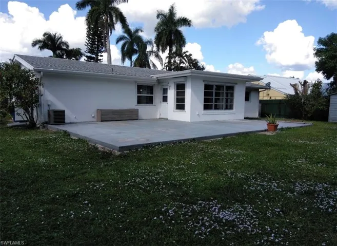 25 Estate Dr, North Fort Myers, Florida 33917