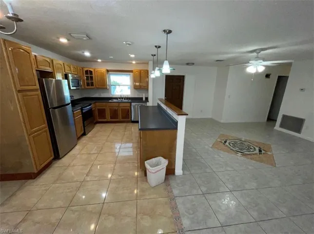 25 Estate Dr, North Fort Myers, Florida 33917