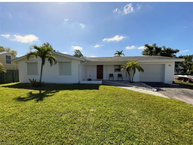 25 Estate Dr, North Fort Myers, Florida 33917