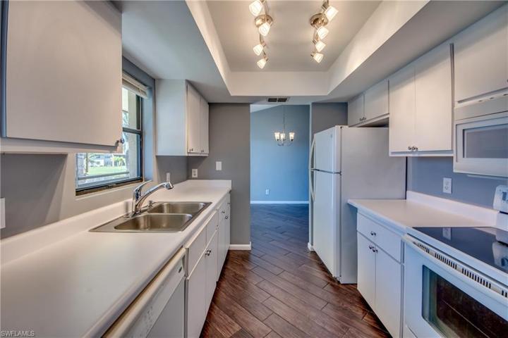 Galley Style Kitchen with coved lighting & a great Lake & Fountain View from the Window! Open to the Dining Area on one end and the Family Room/Den on the other end!
