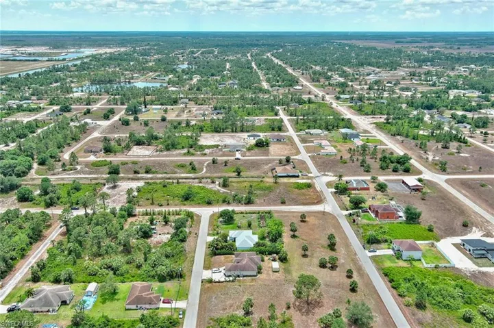 Aerial view of property and surrounding area featuring a large body of water