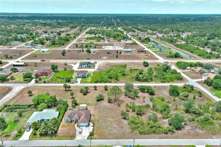 Aerial view of property and surrounding area