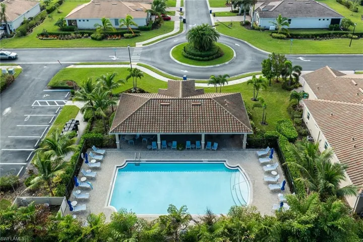 Pool & Clubhouse