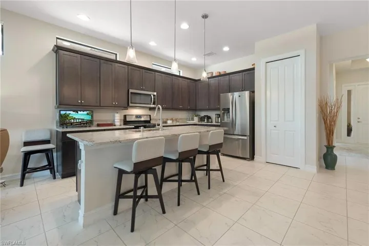8231  Venetian Pointe  DR, Fort Myers, FL 33908