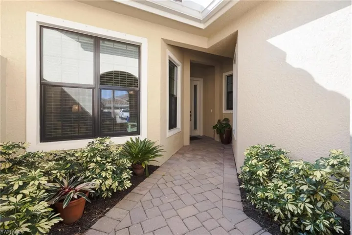 8231  Venetian Pointe  DR, Fort Myers, FL 33908