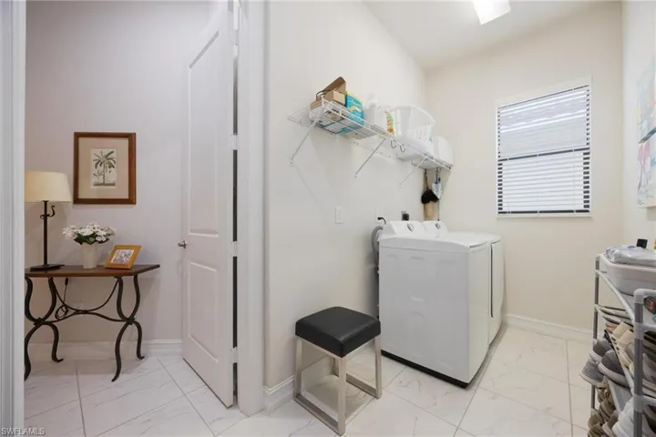 8231  Venetian Pointe  DR, Fort Myers, FL 33908