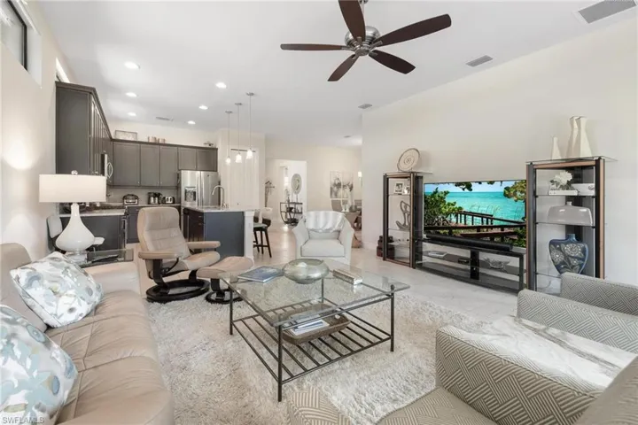 8231  Venetian Pointe  DR, Fort Myers, FL 33908