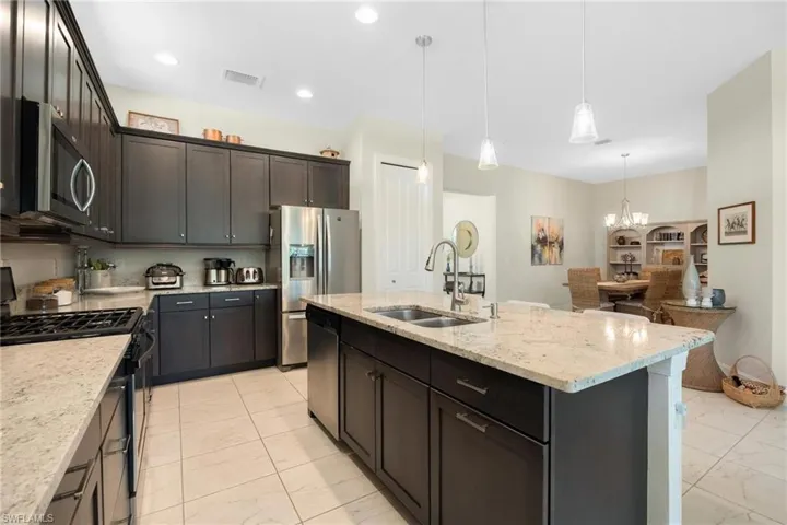 8231  Venetian Pointe  DR, Fort Myers, FL 33908