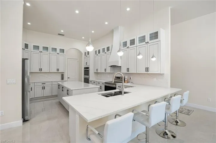 379 25th St Nw, Naples, Florida 34120