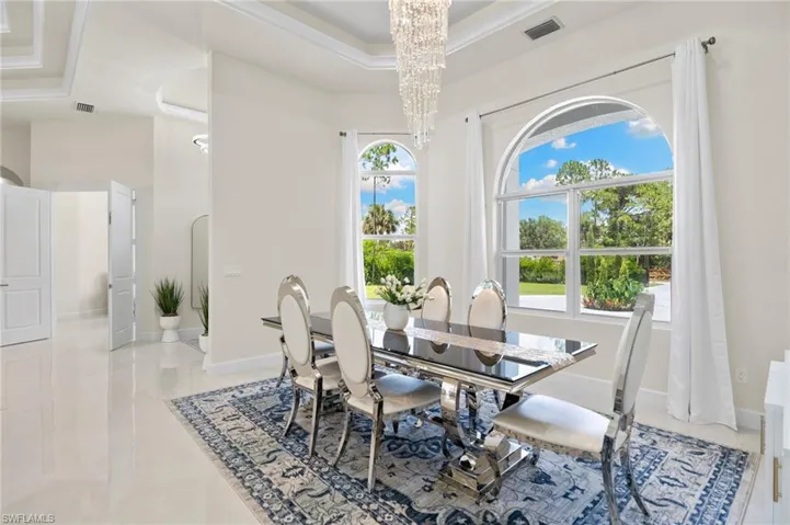 379 25th St Nw, Naples, Florida 34120