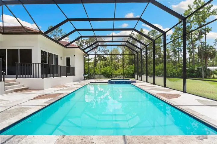 379 25th St Nw, Naples, Florida 34120