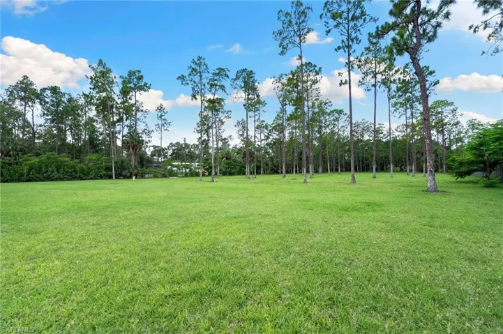 379 25th St Nw, Naples, Florida 34120