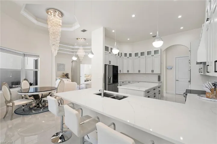 379 25th St Nw, Naples, Florida 34120