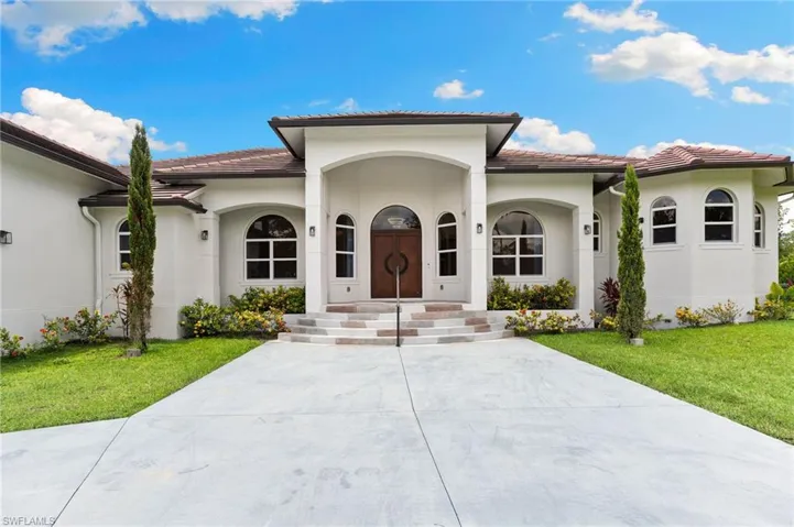 379 25th St Nw, Naples, Florida 34120