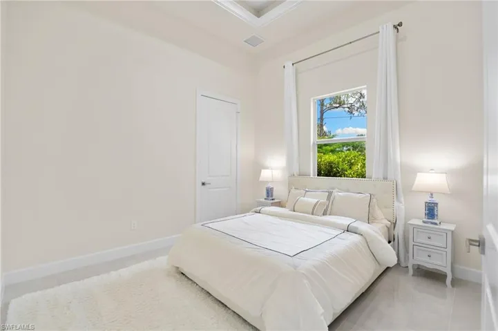 379 25th St Nw, Naples, Florida 34120