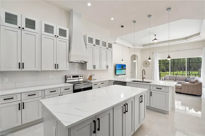 379 25th St Nw, Naples, Florida 34120