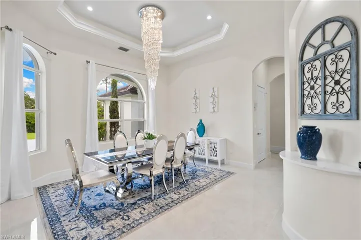 379 25th St Nw, Naples, Florida 34120