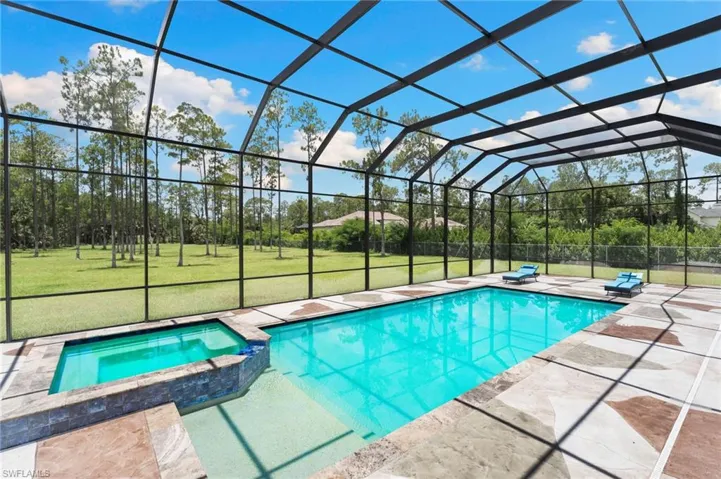 379 25th St Nw, Naples, Florida 34120